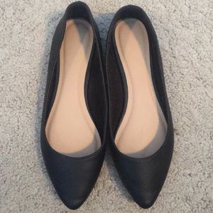 Old Navy Black Pointed Toe Ballet Flat